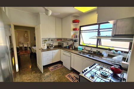 Apartamento à venda com 240m², 4 quartos e 3 vagas