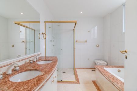 Apartamento à venda com 641m², 4 quartos e 4 vagasBanheiro da Suíte 4