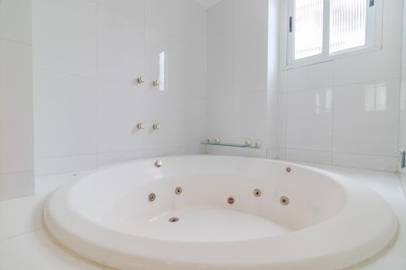 Apartamento à venda com 641m², 4 quartos e 4 vagasBanheiro da Suíte 5