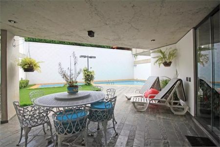 Casa à venda com 450m², 5 quartos e 4 vagas