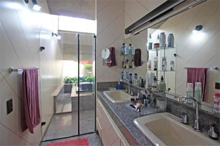 Casa à venda com 450m², 5 quartos e 4 vagas