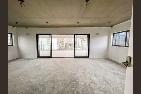 Apartamento à venda com 246m², 4 quartos e 4 vagas