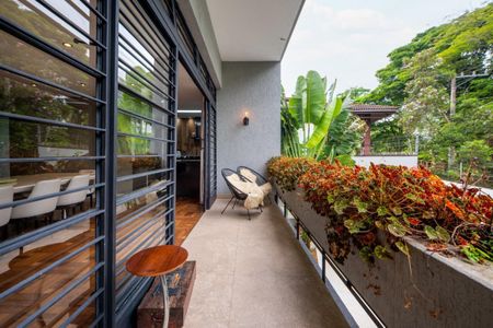 Casa à venda com 340m², 5 quartos e 6 vagas