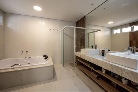 Casa à venda com 340m², 5 quartos e 6 vagas
