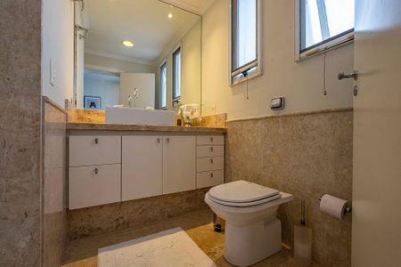 Apartamento à venda com 555m², 7 quartos e 6 vagasBanheiro da Suíte 4