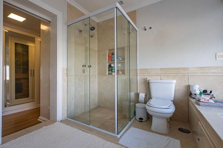 Apartamento à venda com 555m², 7 quartos e 6 vagasBanheiro da Suíte 1