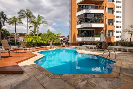 Apartamento à venda com 555m², 7 quartos e 6 vagasÁrea comum - Piscina