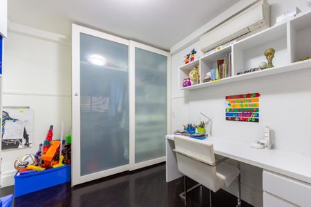 Apartamento à venda com 212m², 3 quartos e 4 vagas