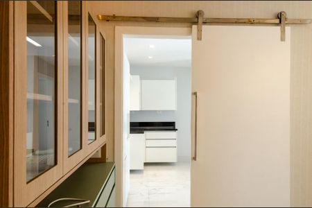 Apartamento à venda com 220m², 3 quartos e 2 vagas