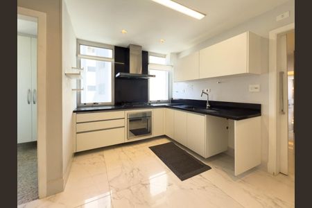 Apartamento à venda com 220m², 3 quartos e 2 vagas
