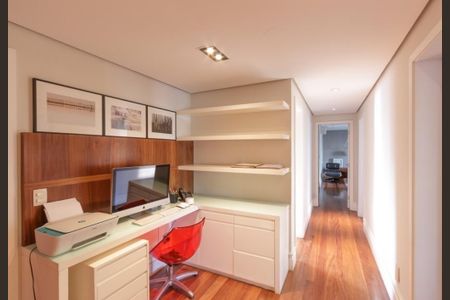 Apartamento à venda com 311m², 4 quartos e 4 vagas