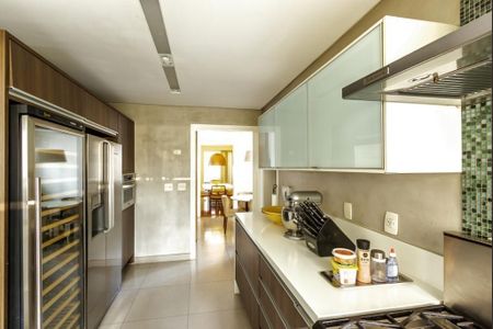 Apartamento à venda com 311m², 4 quartos e 4 vagas