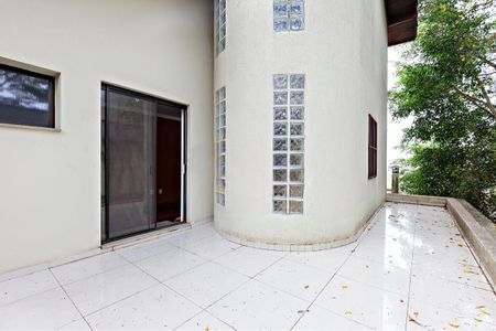 Casa de condomínio à venda com 360m², 3 quartos e 4 vagas