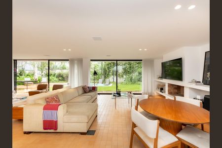 Casa à venda com 537m², 3 quartos e 3 vagas
