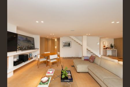 Casa à venda com 537m², 3 quartos e 3 vagas