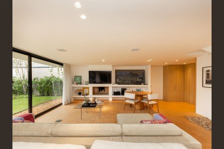 Casa à venda com 537m², 3 quartos e 3 vagas