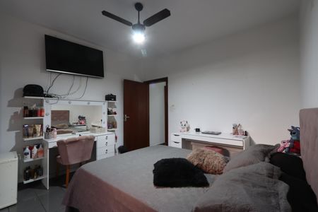 Casa à venda com 240m², 3 quartos e 4 vagasSuíte 2