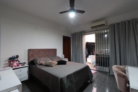 Casa à venda com 240m², 3 quartos e 4 vagasSuíte 2