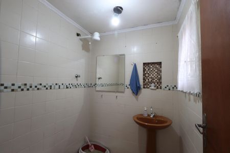 Casa à venda com 240m², 3 quartos e 4 vagasBanheiro Social