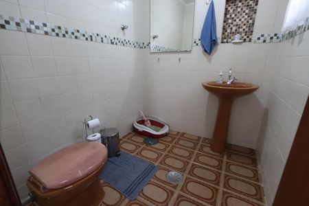 Casa à venda com 240m², 3 quartos e 4 vagasBanheiro Social