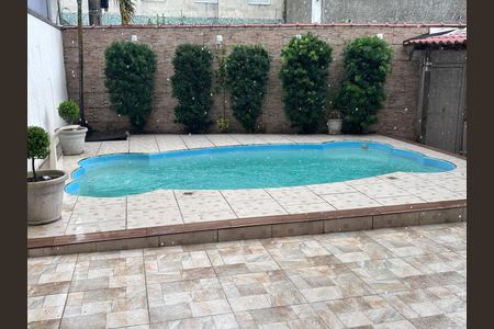 Casa à venda com 225m², 4 quartos e 3 vagas Casa à venda com 225m², 4 quartos e 3 vagasPiscina