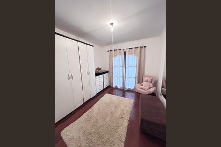 Casa à venda com 225m², 4 quartos e 3 vagas Casa à venda com 225m², 4 quartos e 3 vagasQuarto