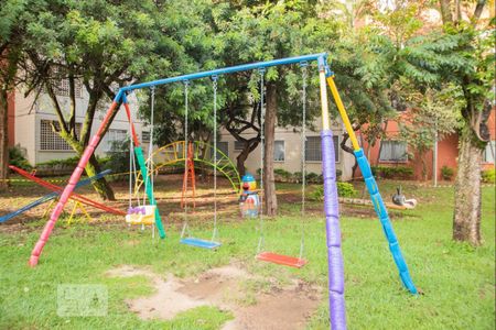 Apartamento à venda com 74m², 3 quartos e 1 vaga Apartamento à venda com 74m², 3 quartos e 1 vagaÁrea comum - Playground