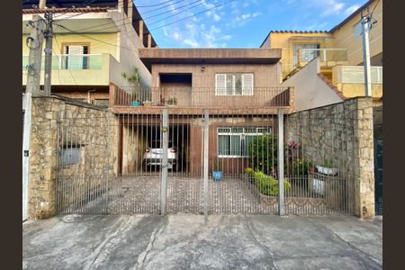 Casa à venda com 180m², 3 quartos e 2 vagasFachada