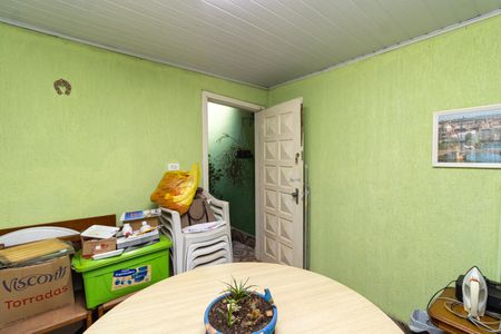 Casa à venda com 180m², 3 quartos e 2 vagasQuarto de Serviço