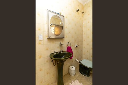 Casa à venda com 180m², 3 quartos e 2 vagasBanheiro 1