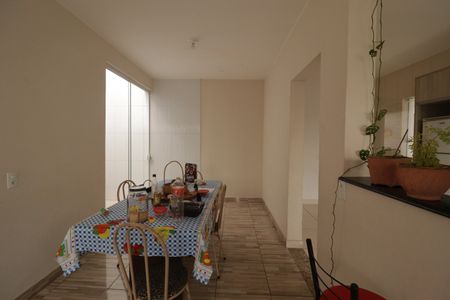 Casa à venda com 293m², 4 quartos e 6 vagasSala