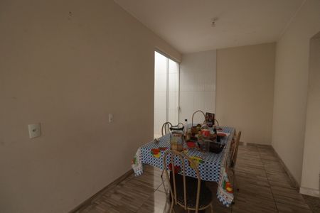 Casa à venda com 293m², 4 quartos e 6 vagasSala