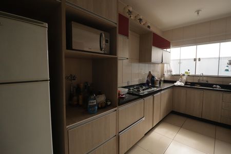 Casa à venda com 293m², 4 quartos e 6 vagasCozinha 