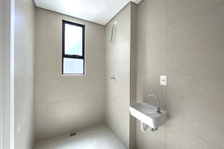 Apartamento à venda com 102m², 2 quartos e 2 vagasBanheiro da Suíte 