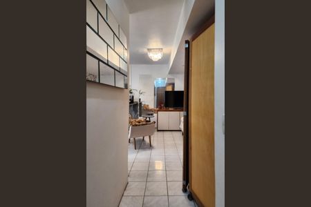 Apartamento à venda com 64295m², 2 quartos e 1 vaga Apartamento à venda com 64295m², 2 quartos e 1 vagaCorredor