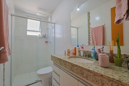Apartamento à venda com 65m², 2 quartos e 2 vagas Apartamento à venda com 65m², 2 quartos e 2 vagasBanheiro da Suíte