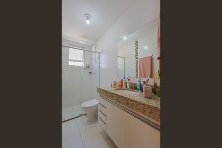 Apartamento à venda com 65m², 2 quartos e 2 vagas Apartamento à venda com 65m², 2 quartos e 2 vagasBanheiro da Suíte