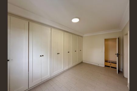 Apartamento à venda com 376m², 3 quartos e 4 vagas Apartamento à venda com 376m², 3 quartos e 4 vagasCloset da Suíte