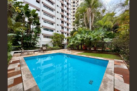 Apartamento à venda com 376m², 3 quartos e 4 vagas Apartamento à venda com 376m², 3 quartos e 4 vagasÁrea Comum - Piscina