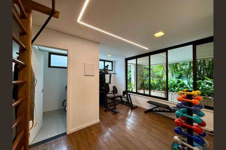 Apartamento à venda com 376m², 3 quartos e 4 vagas Apartamento à venda com 376m², 3 quartos e 4 vagasÁrea Comum - Academia