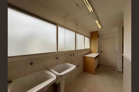 Apartamento à venda com 376m², 3 quartos e 4 vagas Apartamento à venda com 376m², 3 quartos e 4 vagasÁrea de Serviço
