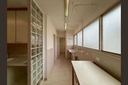 Apartamento à venda com 376m², 3 quartos e 4 vagas Apartamento à venda com 376m², 3 quartos e 4 vagasÁrea de Serviço