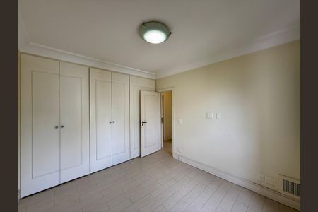 Apartamento à venda com 376m², 3 quartos e 4 vagas Apartamento à venda com 376m², 3 quartos e 4 vagasQuarto 1
