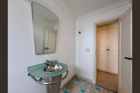 Apartamento à venda com 376m², 3 quartos e 4 vagas Apartamento à venda com 376m², 3 quartos e 4 vagasBanheiro 1 da Suíte
