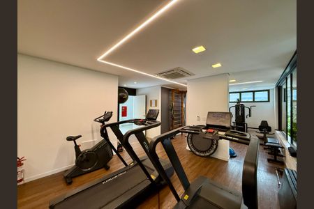 Apartamento à venda com 376m², 3 quartos e 4 vagas Apartamento à venda com 376m², 3 quartos e 4 vagasÁrea Comum - Academia
