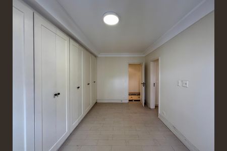 Apartamento à venda com 376m², 3 quartos e 4 vagas Apartamento à venda com 376m², 3 quartos e 4 vagasCloset da Suíte