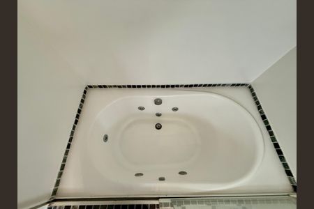 Apartamento à venda com 376m², 3 quartos e 4 vagas Apartamento à venda com 376m², 3 quartos e 4 vagasBanheiro 2 da Suíte