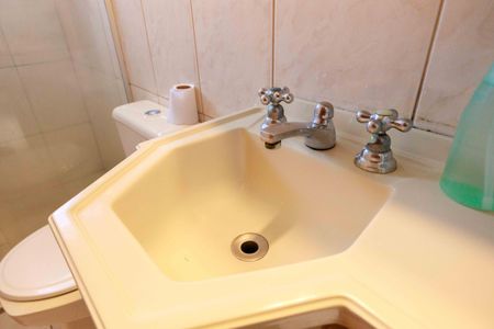 Apartamento à venda com 64m², 2 quartos e 1 vaga Apartamento à venda com 64m², 2 quartos e 1 vagaBanheiro Social