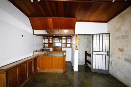 Casa à venda com 366m², 4 quartos e 6 vagasSalão