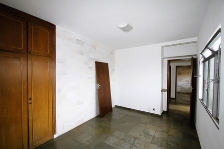 Casa à venda com 366m², 4 quartos e 6 vagasQuarto 2